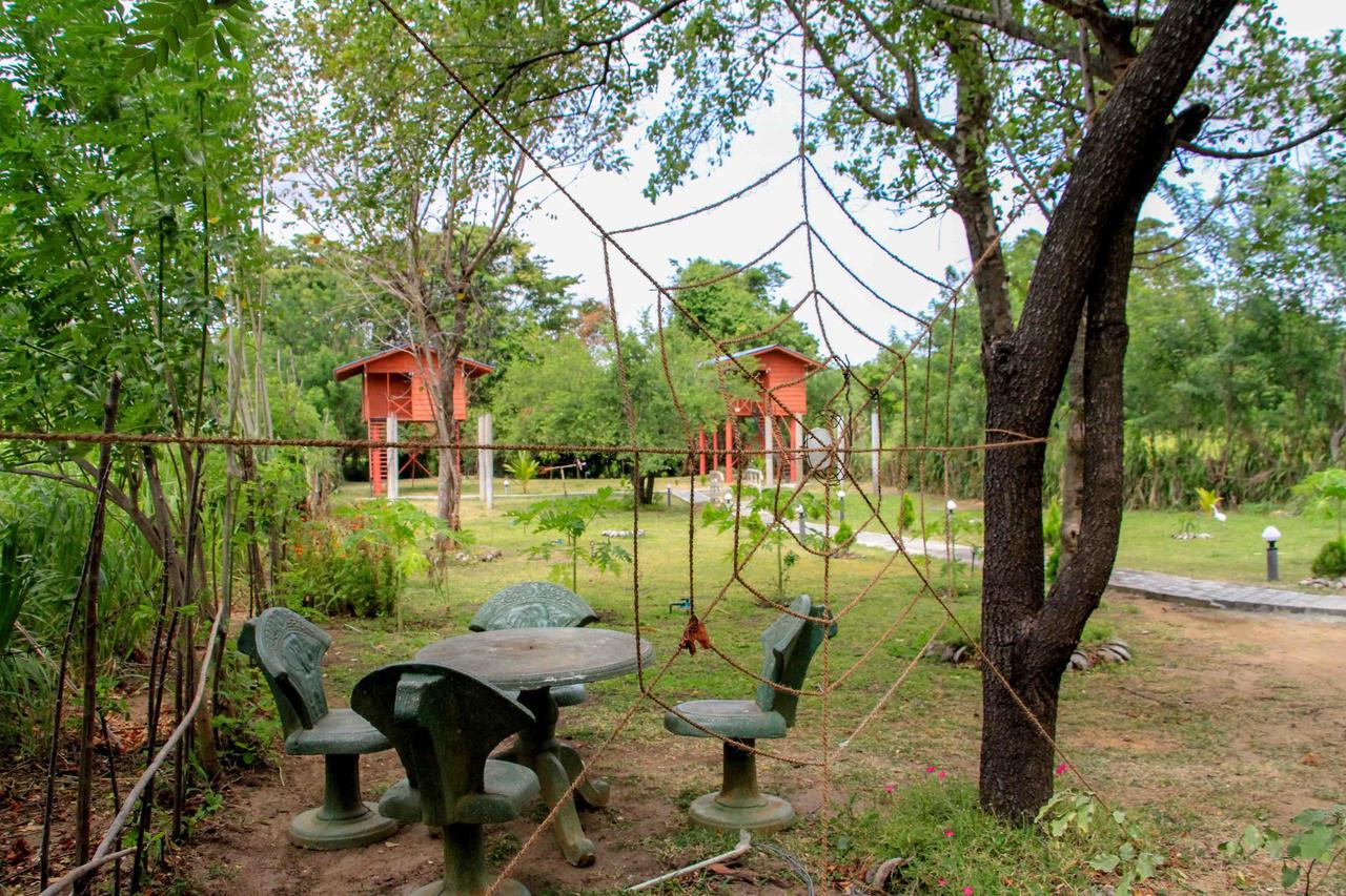 Отель Sigiri Royal Point Tree House Сигирия Экстерьер фото